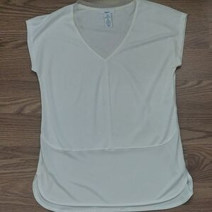 Bar III Cream Short Sleeve V-Neck Top